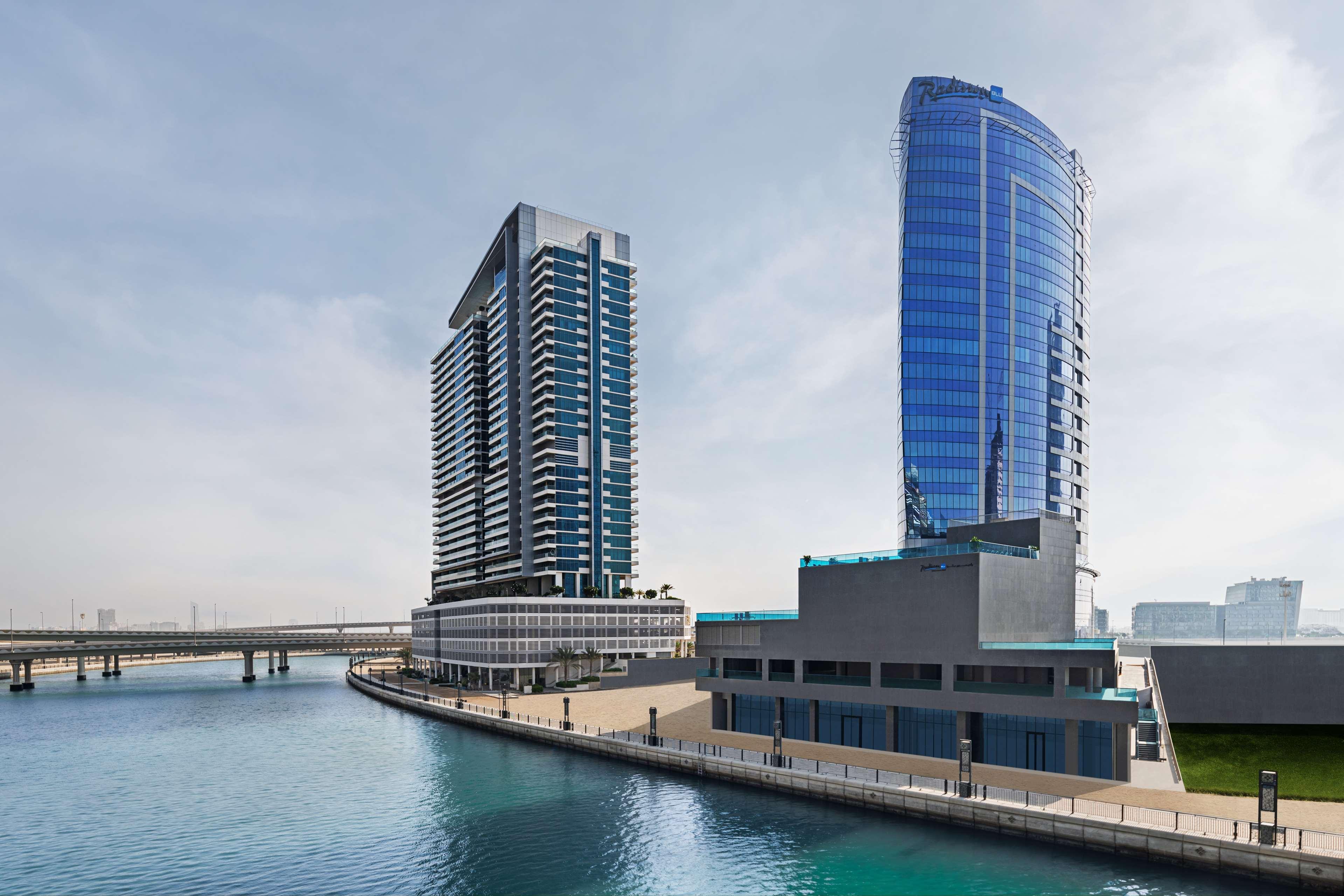 Radisson Blu Hotel, Dubai Canal View Exterior photo
